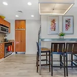 Hotel Aka Suite